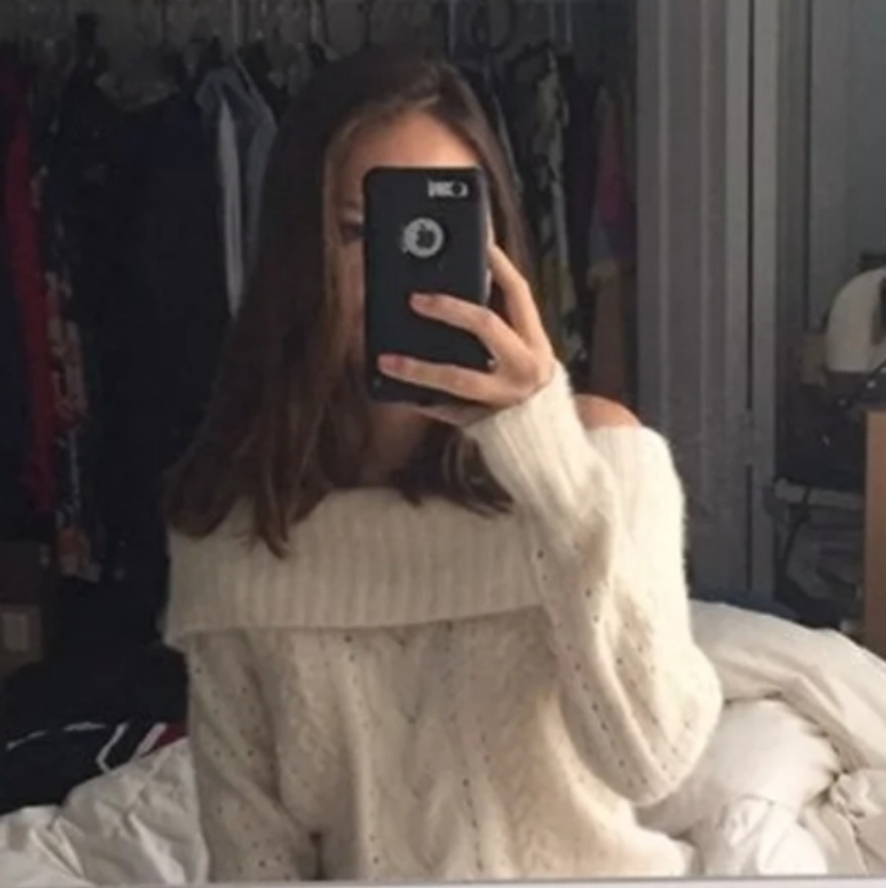 Banana Republic super soft off shoulder sweater